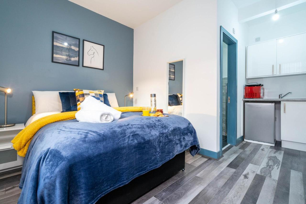 Sky One Bedroom Modern 4 * Бирмингем